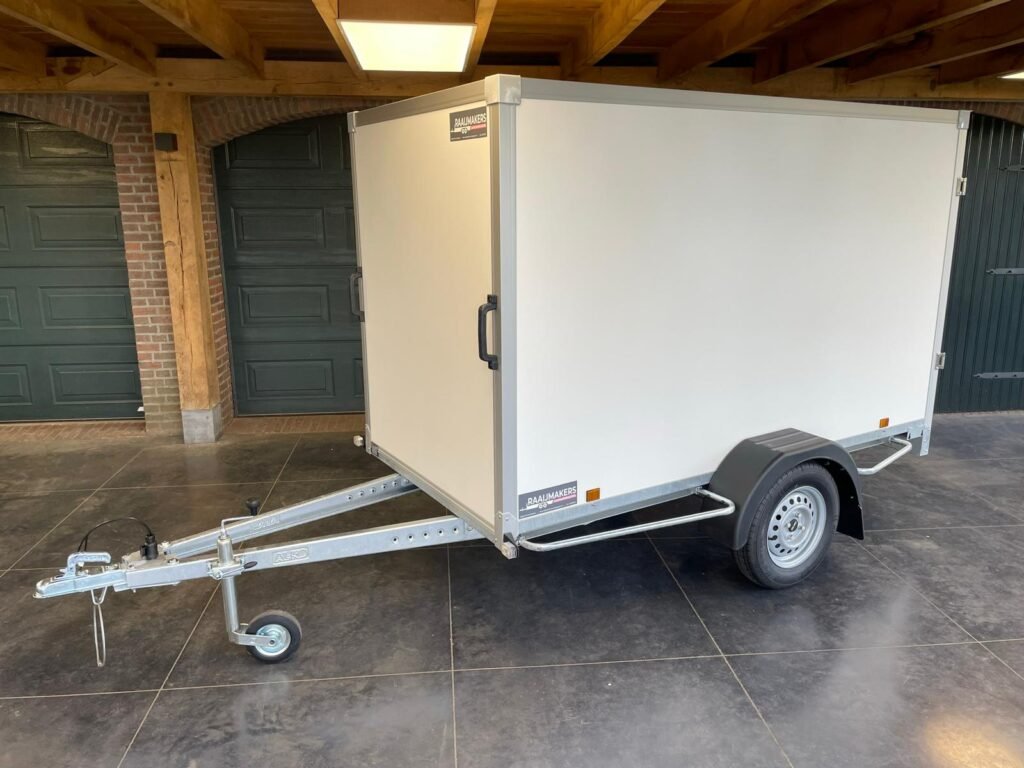 Power-Trailer GEKA nr. 6 gesloten enkelasser ongeremd L.257 x Br.157 x H.150cm