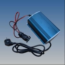 Acculader (incl. gemonteerde stekker)