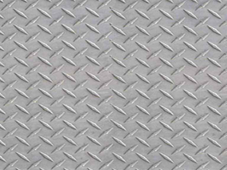 Meerprijs verzwaarde oprijklep en klep/deur systeem; aluminium traanplaat gemonteerd op oprijklep ten behoeve van hoge puntbelasting (hoogte 190cm)